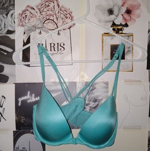 ♡♡Turquoise  Victoria's  Secret bra 36B.